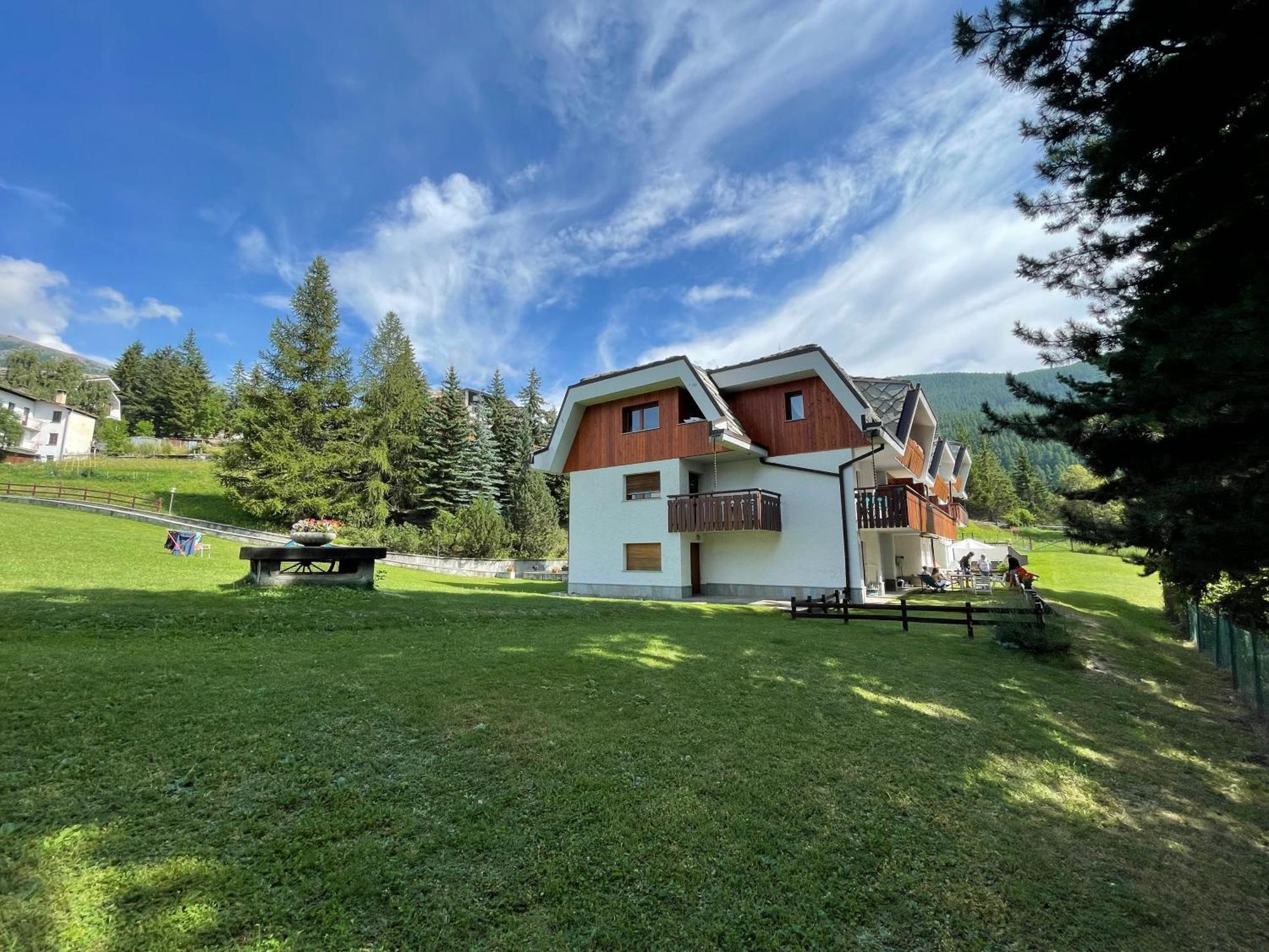 Bourget Apartment Sauze D'Oulx Bagian luar foto